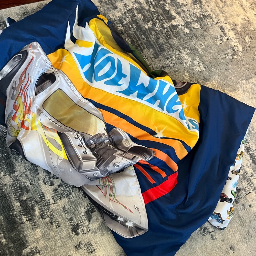 Hot Wheels bedding  Set - Blue and Green - Picture 2 of 6